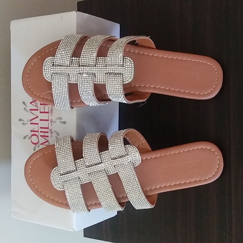 Olivia Miller sandals SZ 8 NWB